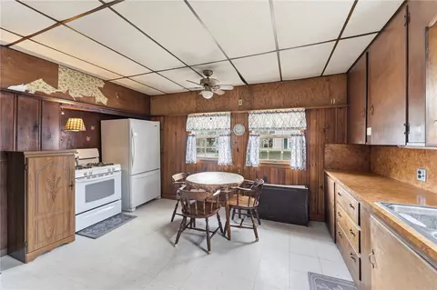 Kitchen - 48 Read St, Riverside, RI 02915 photo 1 of 3