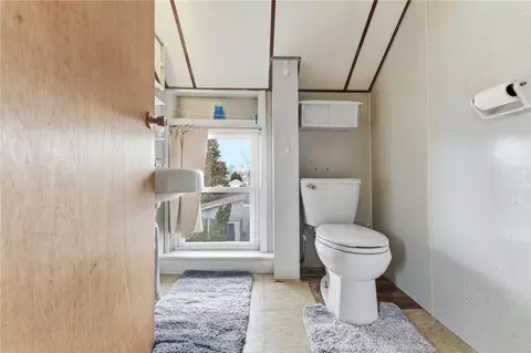 Bath - 48 Read St, Riverside, RI 02915 photo 1 of 2