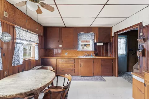 Kitchen - 48 Read St, Riverside, RI 02915 photo 2 of 3