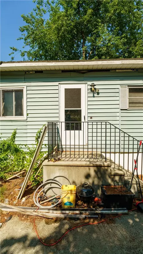 53 Maplewood Dr, Mapleville, RI 02839 photo 2