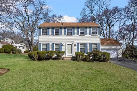 121 Zinnia St, Warwick, RI 02886
