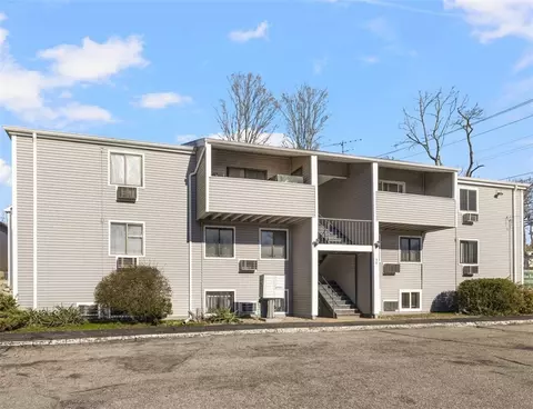 36 Cowesett Ave #4, West Warwick, RI 02893