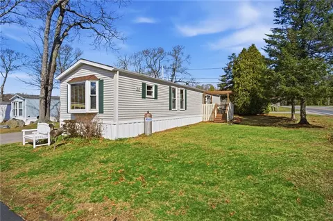 225 Brayton Rd, Tiverton, RI 02878