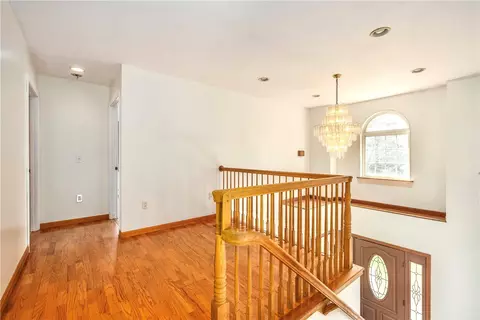 Entry Way - 542 Spring St, Exeter, RI 02822 photo 6 of 7