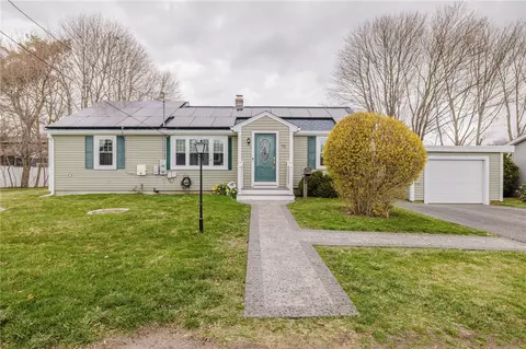 72 Beardsworth Rd, Tiverton, RI 02878