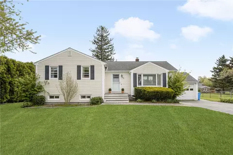 45 Harvey Rd, Middletown, RI 02842
