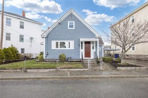 12 Union St, Warren, RI 02885