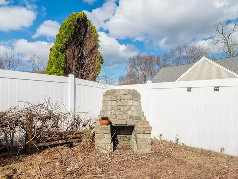 Exterior - 369 Manor Dr, Warwick, RI 02888 photo 7 of 9