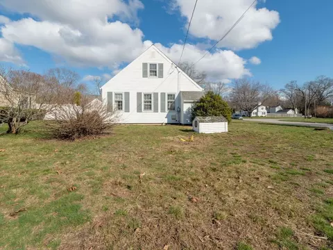 Exterior - 369 Manor Dr, Warwick, RI 02888 photo 8 of 9