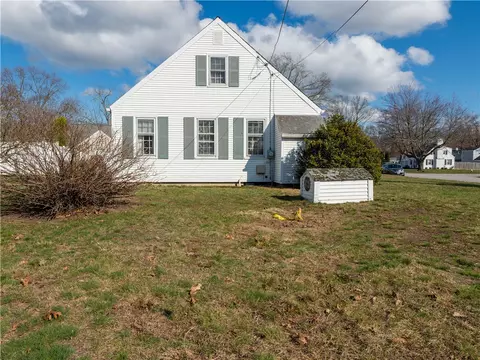 Exterior - 369 Manor Dr, Warwick, RI 02888 photo 5 of 9