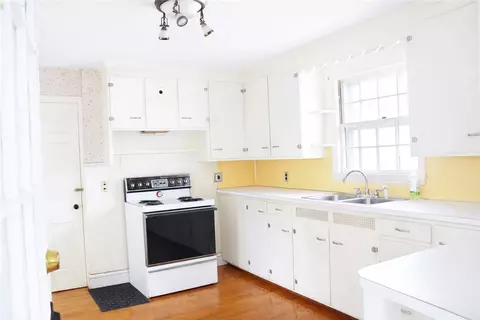 Kitchen - 369 Manor Dr, Warwick, RI 02888 photo 2 of 3