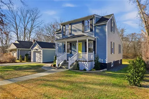 292 Sowams Rd, Barrington, RI 02806