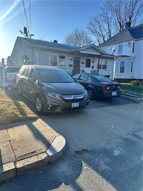 5 Washington Ave, Cranston, RI 02920
