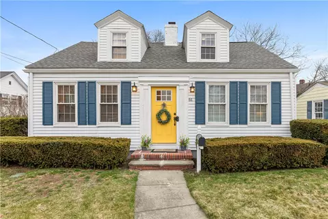 61 Bishop Ave, Rumford, RI 02916