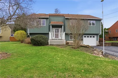 77 Valley View Dr, Cranston, RI 02921