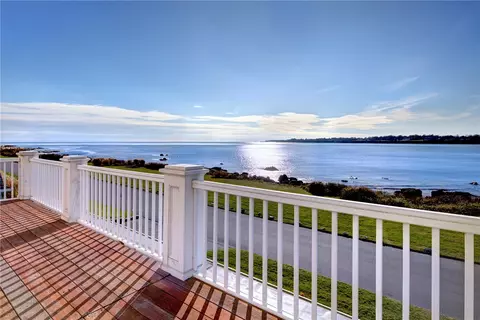 46 Esplanade Rd, Middletown, RI 02842