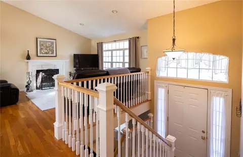 Entry Way - 367 Commonwealth Ave, Warwick, RI 02886 photo 2 of 3