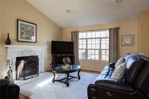 Living - 367 Commonwealth Ave, Warwick, RI 02886 photo 2 of 8