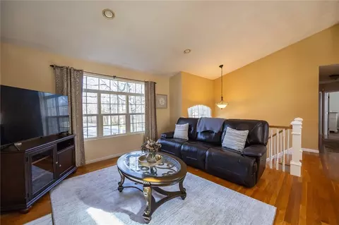Living - 367 Commonwealth Ave, Warwick, RI 02886 photo 3 of 8