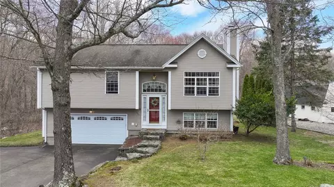 367 Commonwealth Ave, Warwick, RI 02886