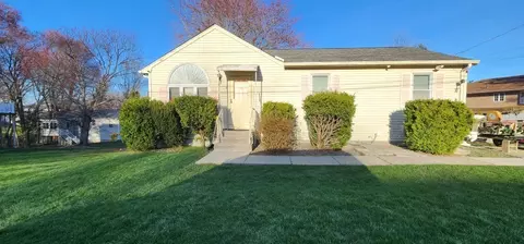 5 Barnes Ave, Johnston, RI 02919