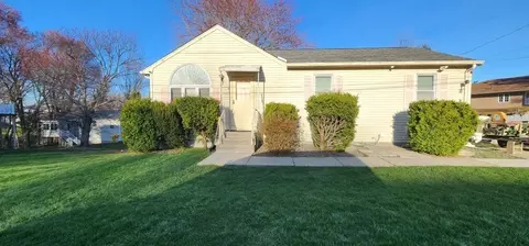 5 Barnes Ave, Johnston, RI 02919