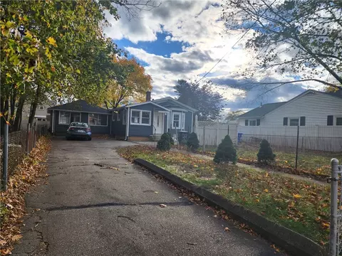 39 Chaplin St, Pawtucket, RI 02861