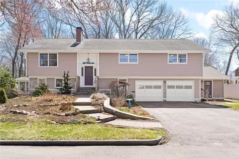 55 Fountain Ave, Barrington, RI 02806