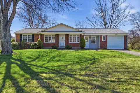 23 Glen Oaks Dr, Cumberland, RI 02864