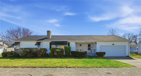 20 Dean St, Pawtucket, RI 02861