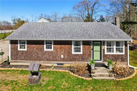 44 Old Stone Church Rd, Little Compton, RI 02837