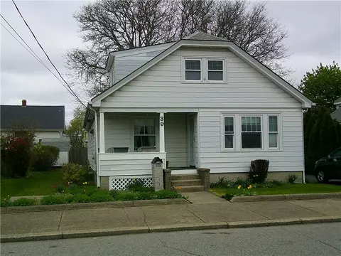 39 Benjamin St, Pawtucket, RI 02861
