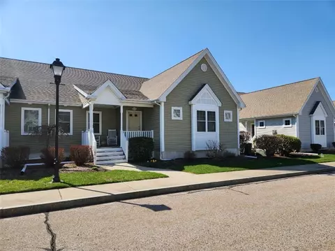 500 Mendon Rd #216, Cumberland, RI 02864