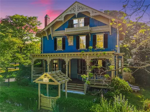 43 Old Beach Rd, Newport, RI 02840