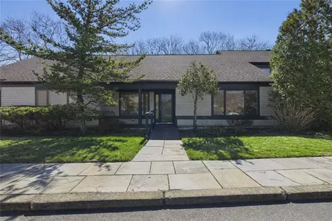 4 Meadowbrook Way, Narragansett, RI 02882