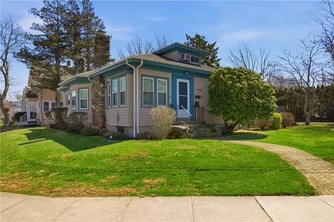 68 Old Fort Rd, Newport, RI 02840