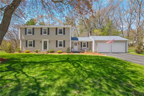 90 Sweetmeadow Dr, North Kingstown, RI 02852