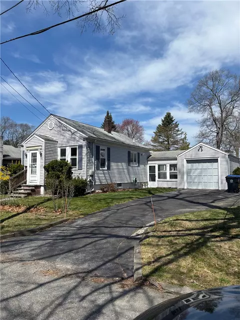 131 Anson Dr, Riverside, RI 02915