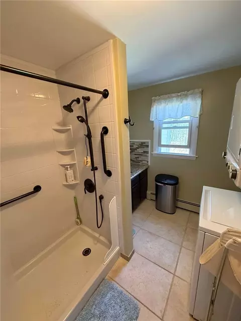 Bath - 366 Aylsworth Ave, Woonsocket, RI 02895 photo 3 of 4