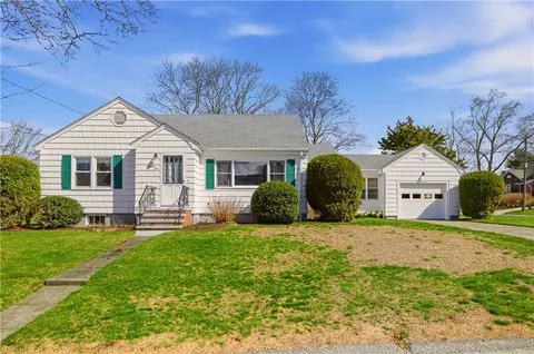 24 Kearns Ave, Tiverton, RI 02878