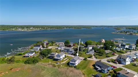 18 Starfish Dr, Narragansett, RI 02882