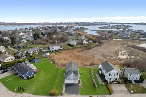 18 Starfish Dr, Narragansett, RI 02882