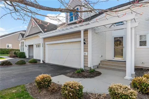 31 Chatham Rd, South Kingstown, RI 02879