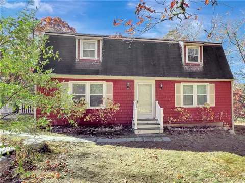 89 Narrow Ln, Charlestown, RI 02813