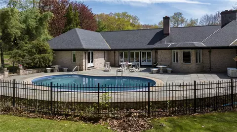 136 White Birch Cir, Scituate, RI 02831