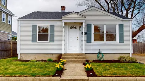 204 Vine St, Pawtucket, RI 02861