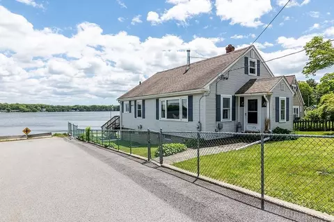 4 Lake Ave, Tiverton, RI 02878