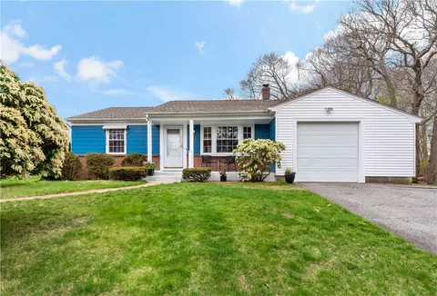 25 Ferncrest Dr, Riverside, RI 02915
