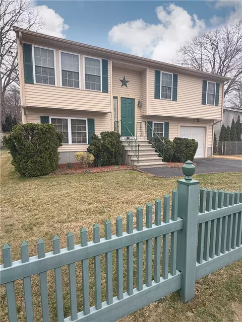 124 St Leon St, Woonsocket, RI 02895