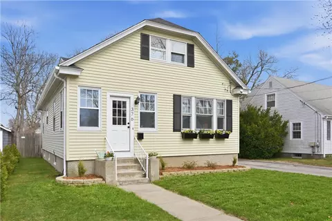 376 Norwood Ave, Warwick, RI 02888